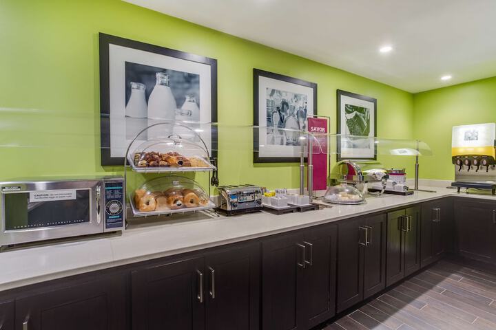 Breakfast area