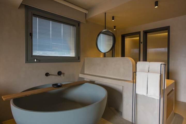 Room 10 of 76