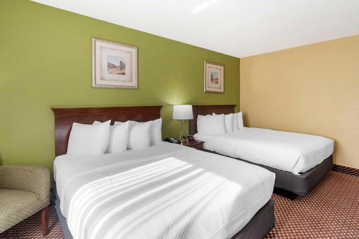 2 Queen Beds (4 of 12)