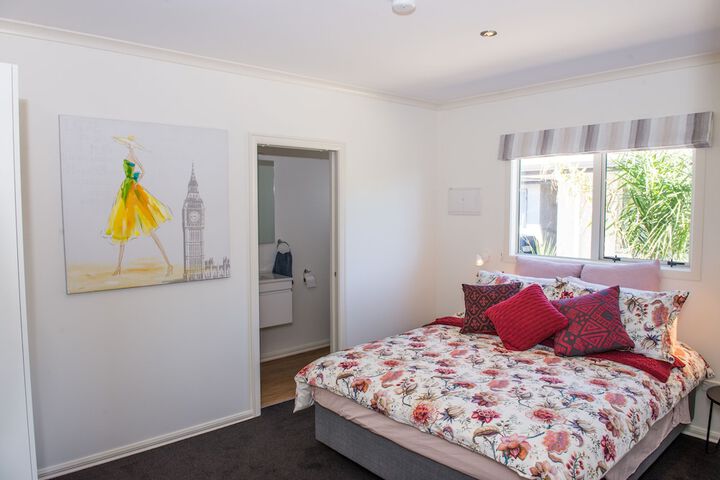 Room 4 of 12