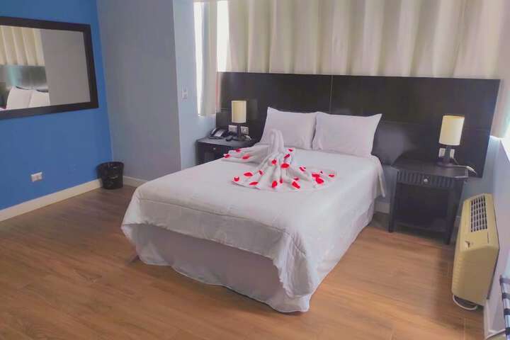 Room 4 of 14