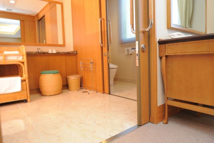 Room 27 of 54