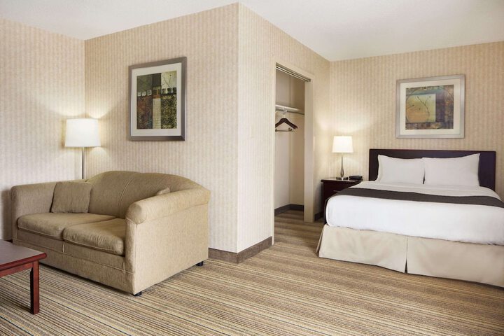 1 King Bed Suite (6 of 6)