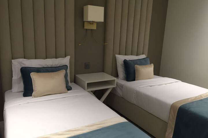 Room 9 of 41
