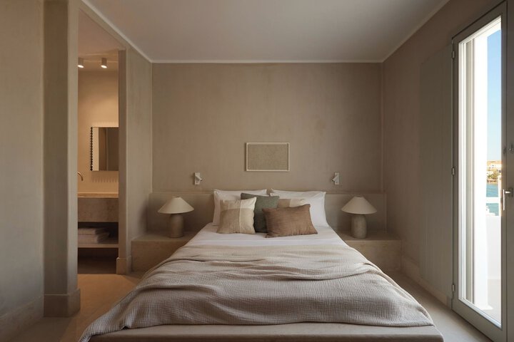 Room 17 of 85
