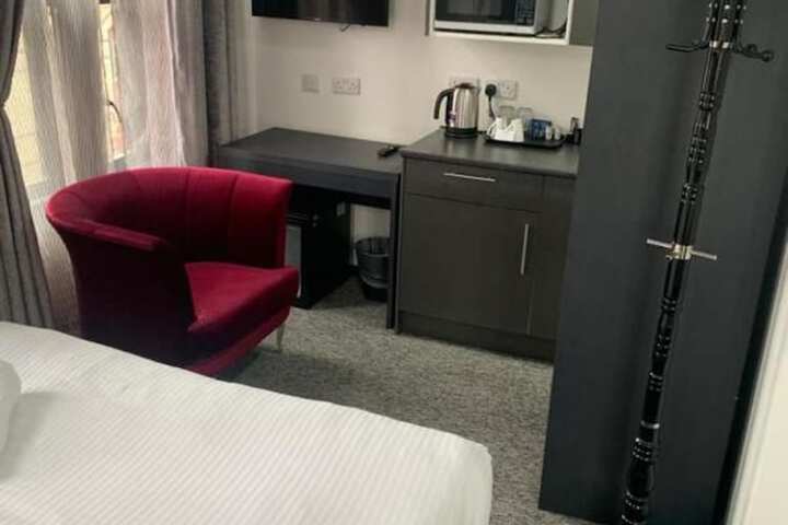 Room 32 of 70