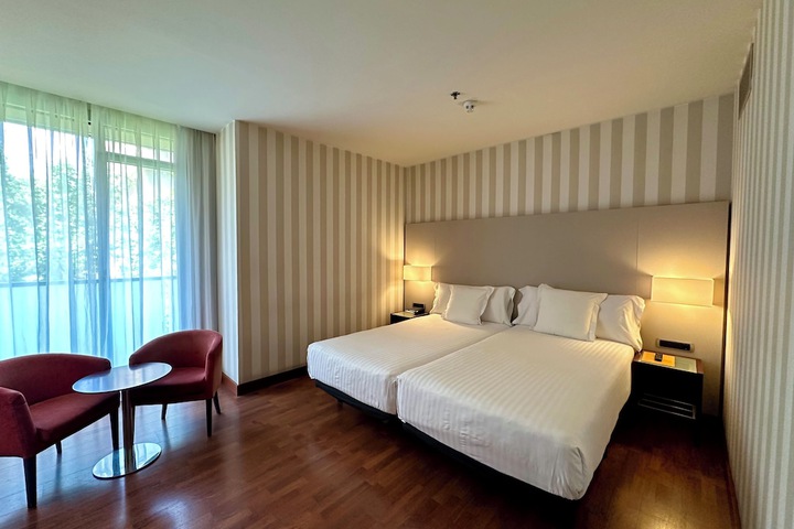 Room 14 of 37