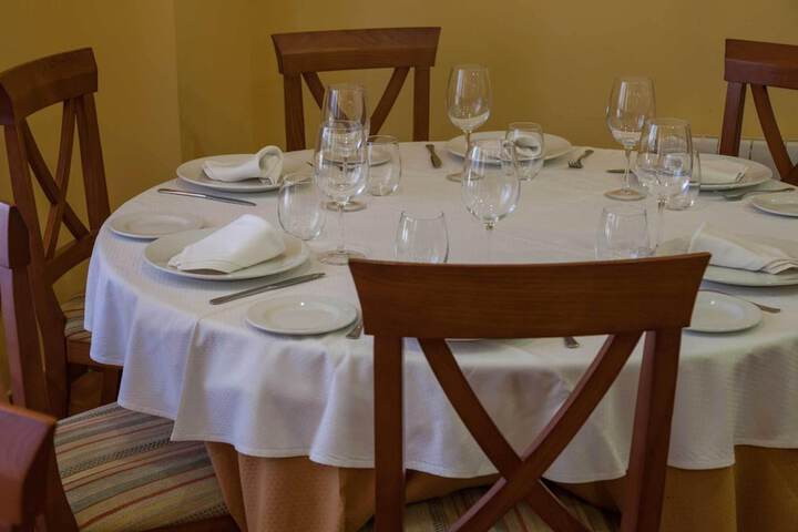 Dining 30 of 51