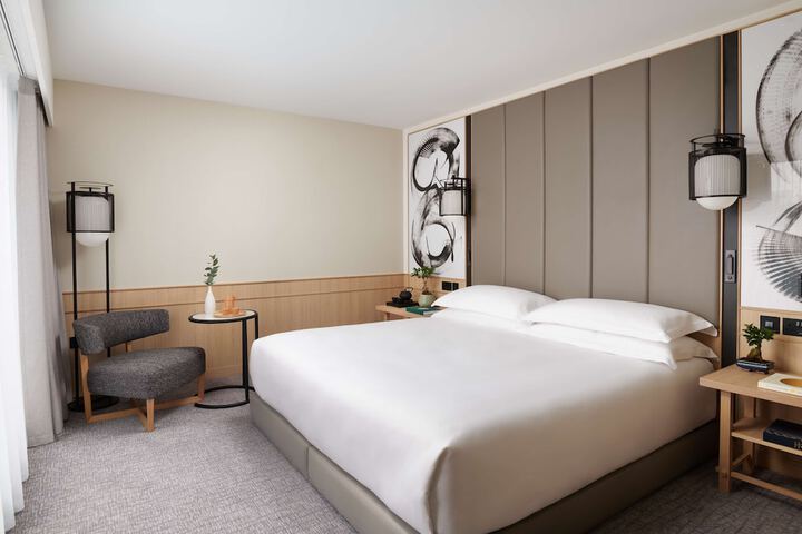 Room 6 of 82
