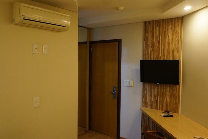 Room 27 of 80