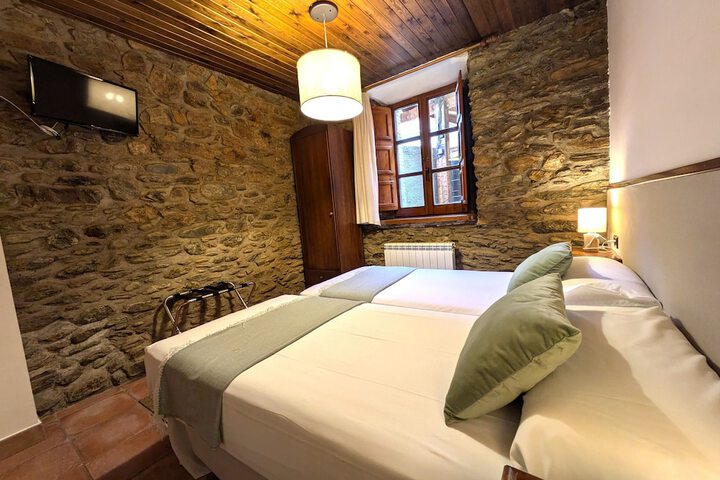 Room 3 of 36