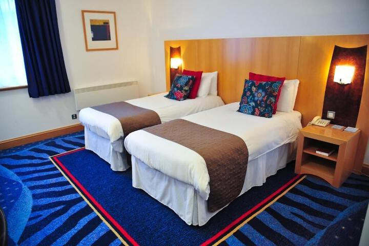 Room 16 of 39
