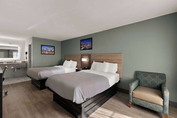 2 Double Beds (4 of 8)