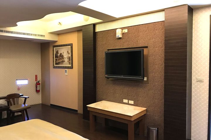 Room 8 of 33
