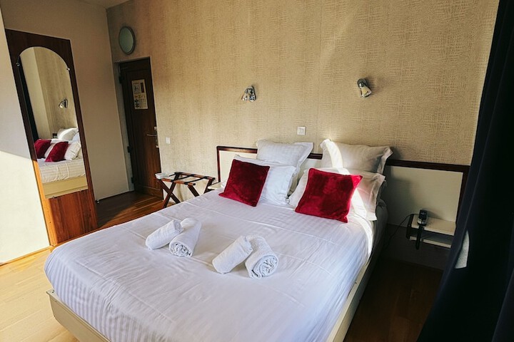Room 7 of 47