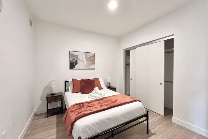 Room 6 of 25
