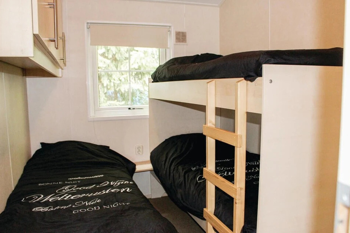 Room 4 of 10