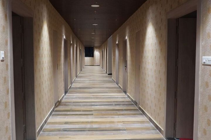 Room 33 of 60