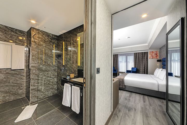 Room 44 of 128