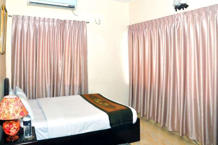 Room 9 of 25