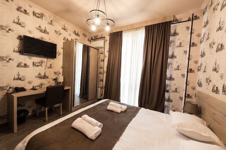 Room 3 of 22
