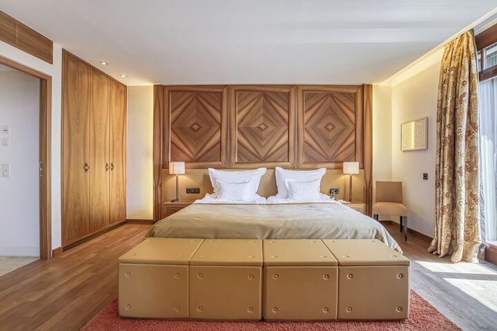 Room 30 of 80