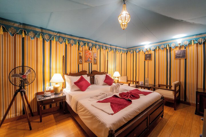 Room 3 of 53