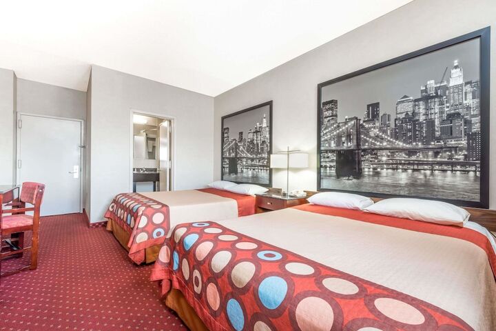 2 Queen Beds (2 of 7)