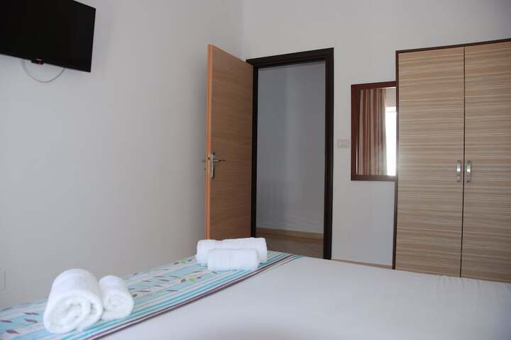 Room 31 of 152
