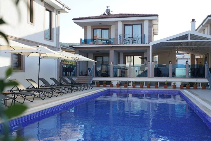 Pool 143 of 177