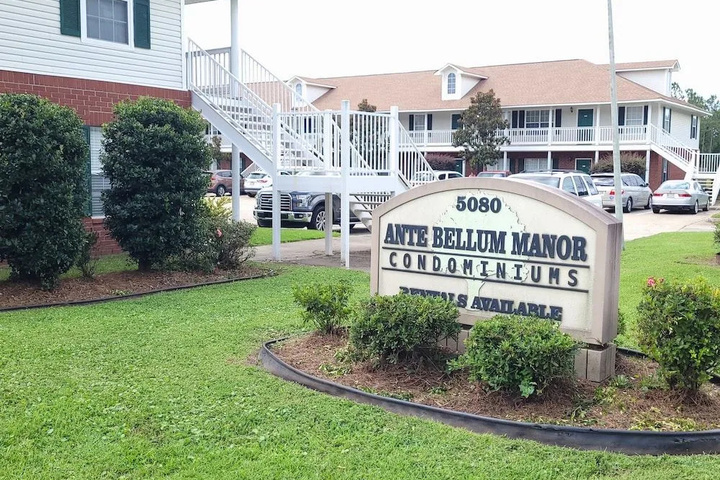 Exterior of Ante Bellum Manor