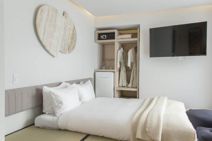 Room 8 of 48