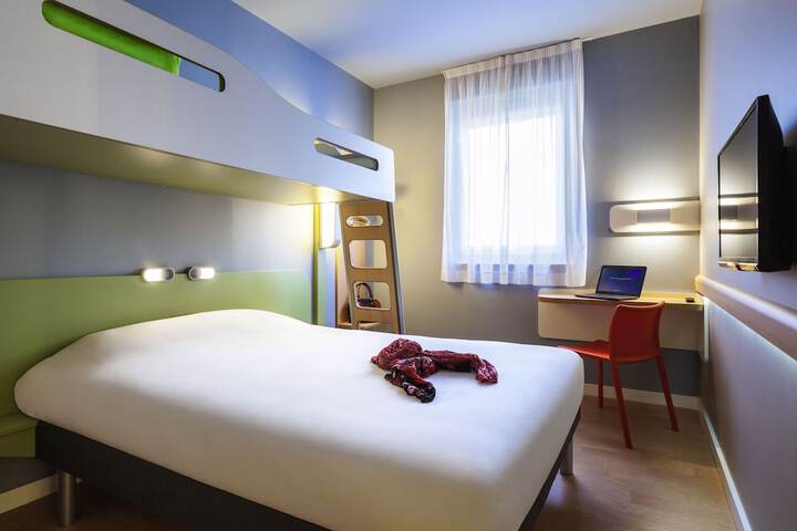Room 3 of 43