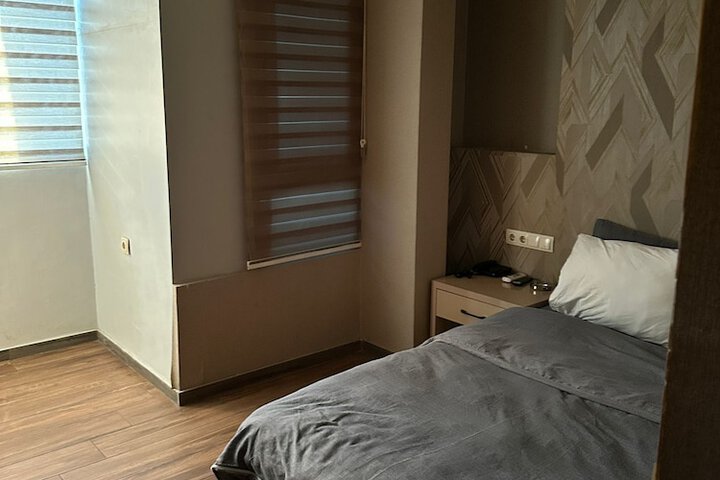 Room 7 of 14