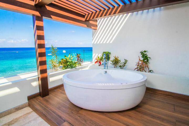 Hot tub