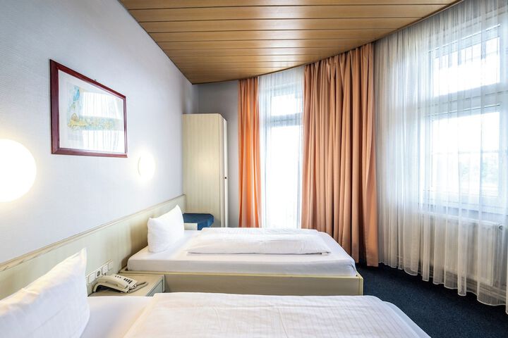 Room 44 of 103