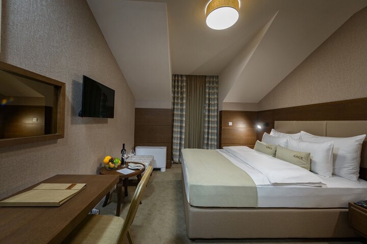 Room 31 of 102