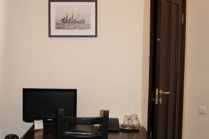 Room 30 of 41