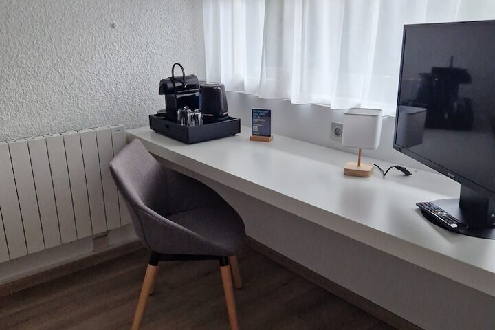 Room 11 of 66