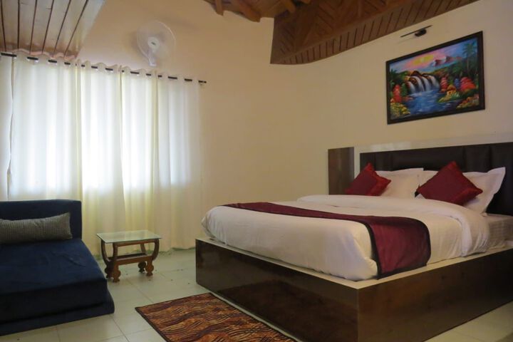 Room 8 of 13