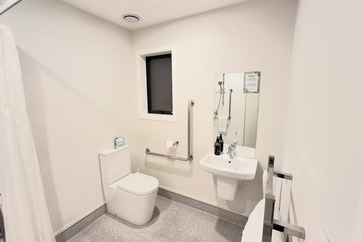 Room 13 of 16