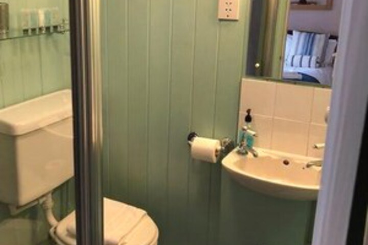 Room 32 of 46