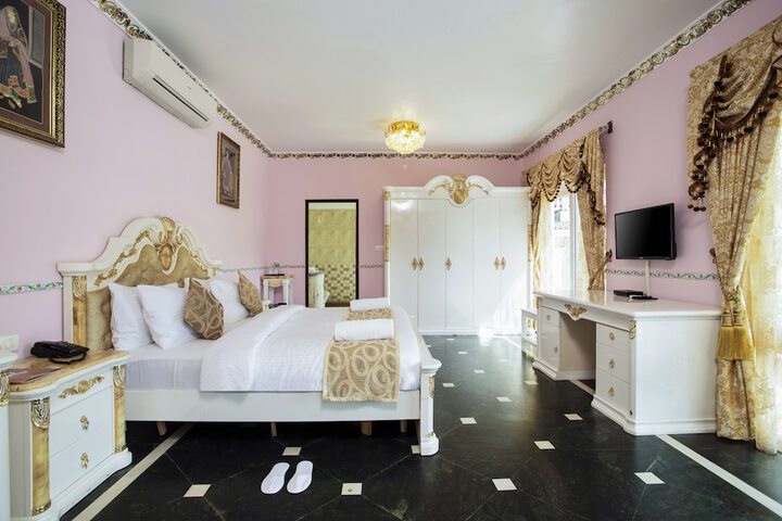Room 10 of 64