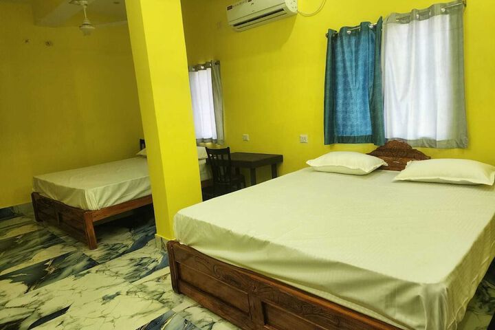 Room 12 of 18