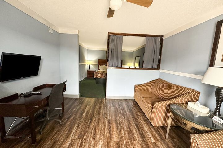 1 King Bed (11 of 13)