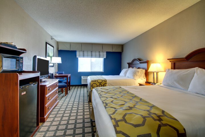 2 Queen Beds (1 of 8)