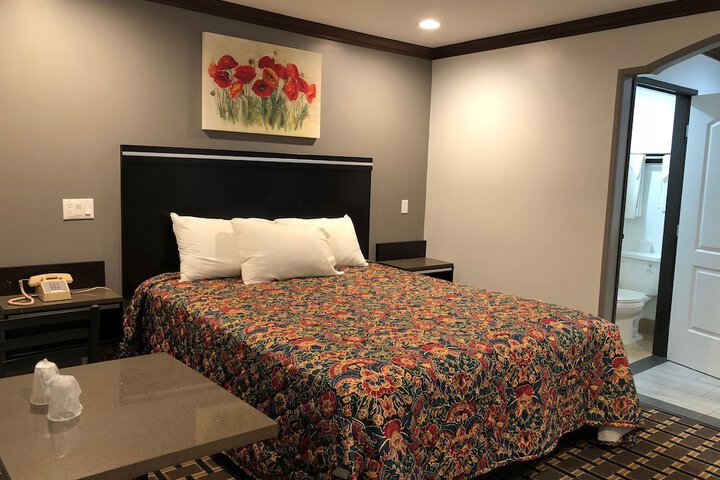 1 King Bed (7 of 12)
