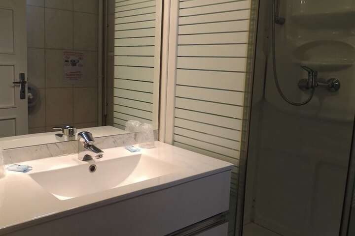 Room 10 of 25