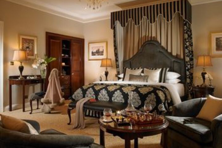 Room 32 of 68