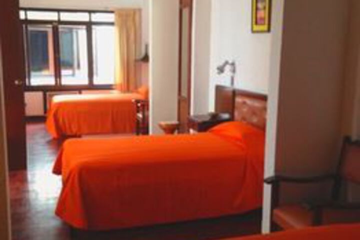 Room 4 of 10